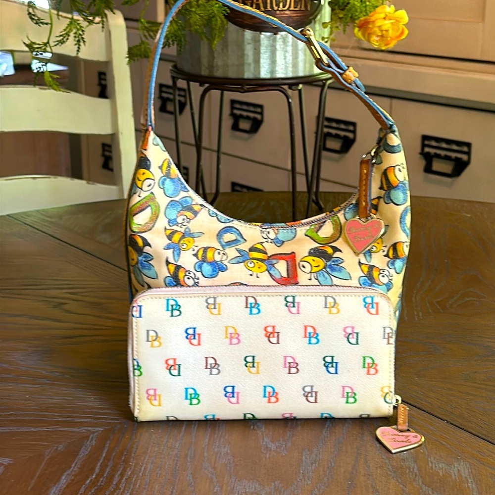 Dooney and Bourke shoulder back and long zipper wallet, collector bee edition